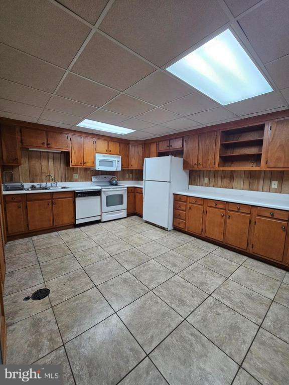 Building Photo - 615 Villa Ave