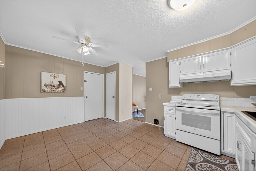 Building Photo - 1511 Milam Dr