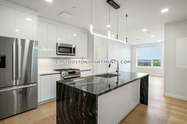 Building Photo - 194 Sumner St