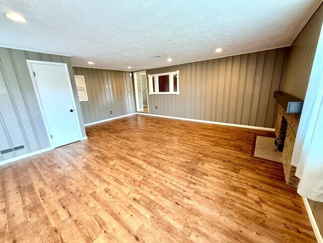 Building Photo - Beautiful Corner-Lot 3BD 1BA Home in Belle Isle Area!!