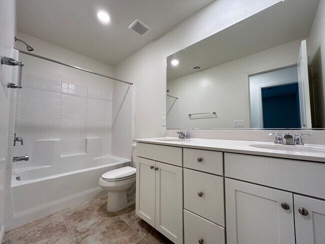 Building Photo - Inspirada Two-story 5-bedroom 4.5-bathroom Home!