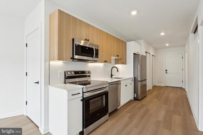 Building Photo - 828 N 2nd St