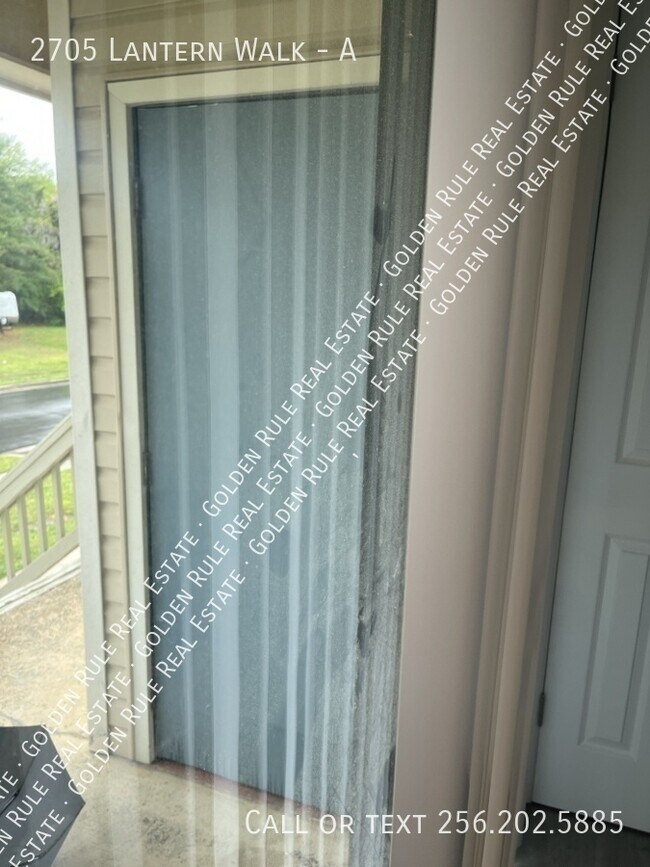 Building Photo - 2705 Lantern Walk SE