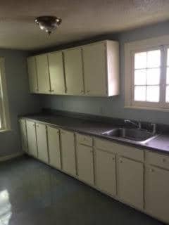 Building Photo - 574 Maple St