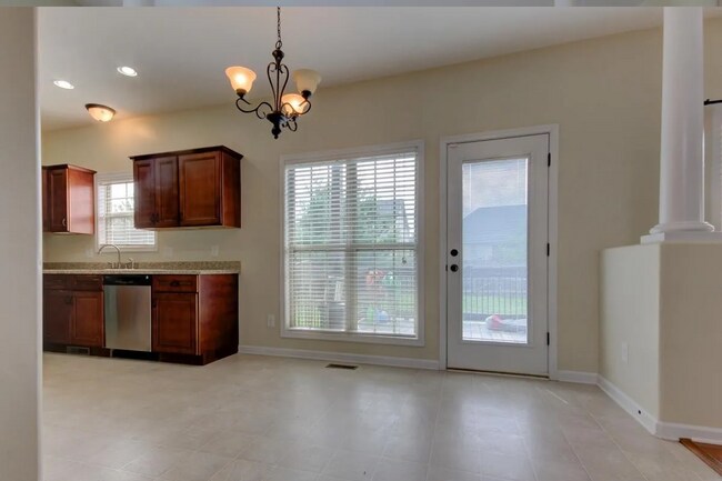 Building Photo - Chinook