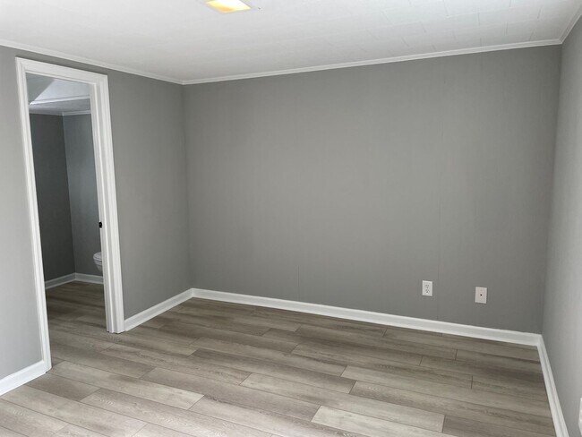 Building Photo - 7942 Lake Vista Dr