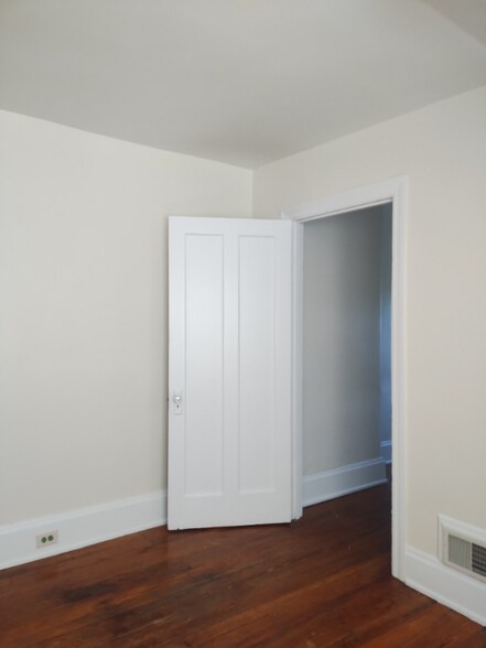 Building Photo - 3521 Clifton Ave