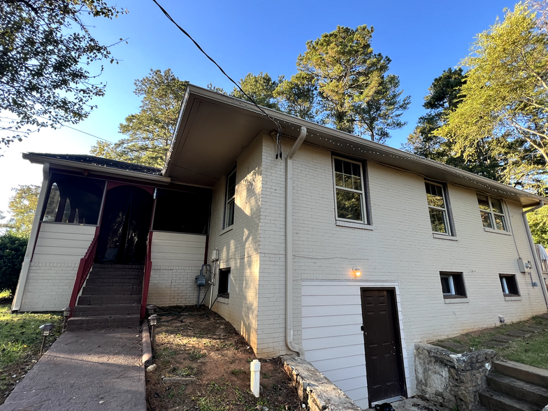 Building Photo - Room in House on Cascade Terrace SW