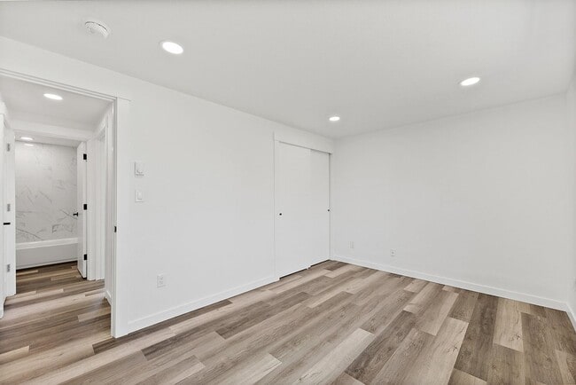 Building Photo - Renovated 3-Bed Rambler in Lakewood | Priv...