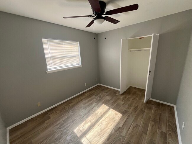 Building Photo - 506 Demya Dr