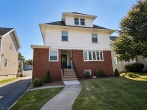 Building Photo - 211 Walnut Ave