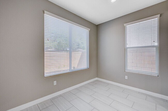 Building Photo - 2022 Single Family Home: 50% off first mon...