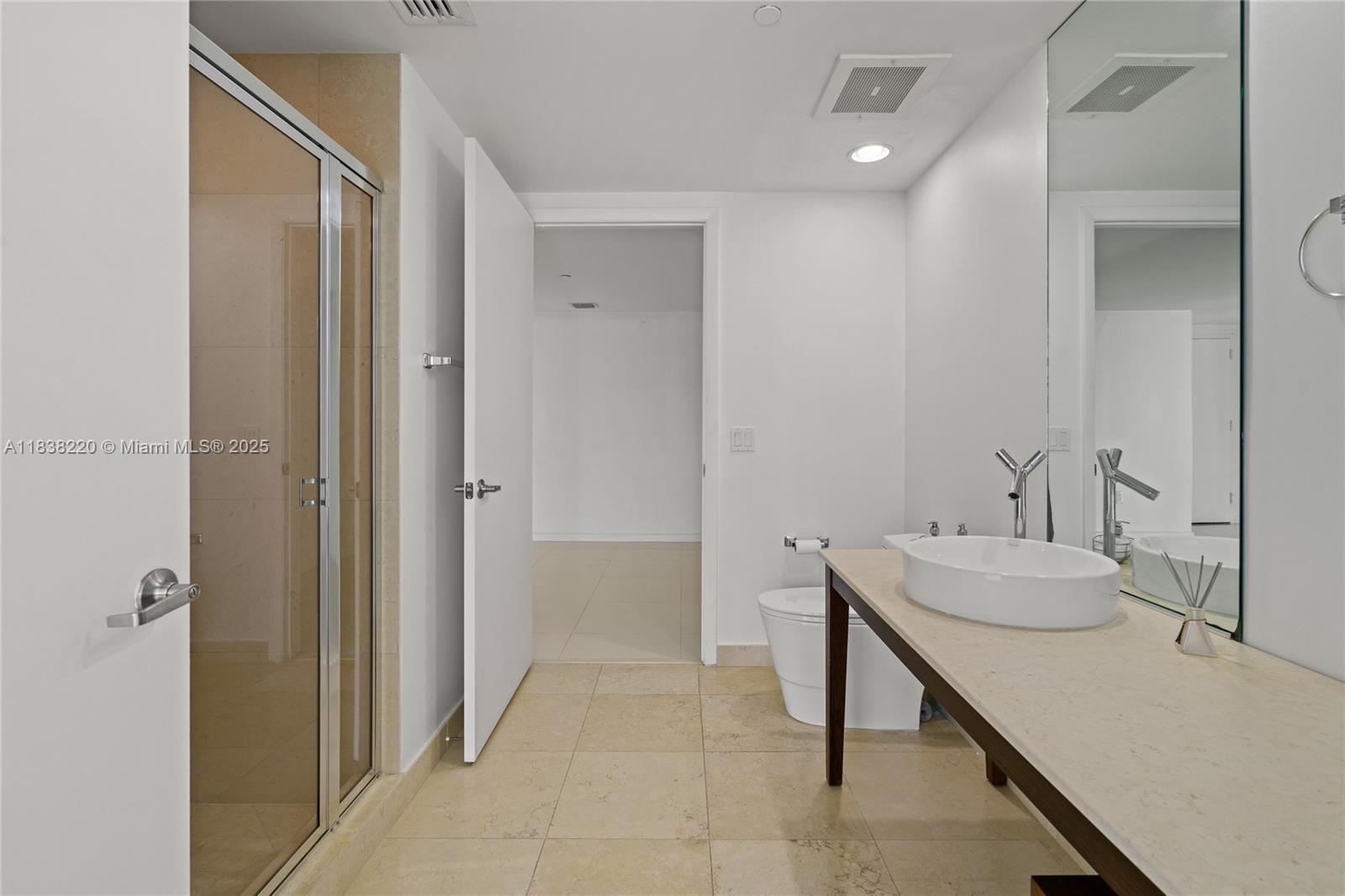 Building Photo - 495 Brickell Ave