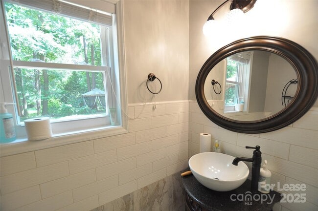 Building Photo - 1710 Kimway Ct