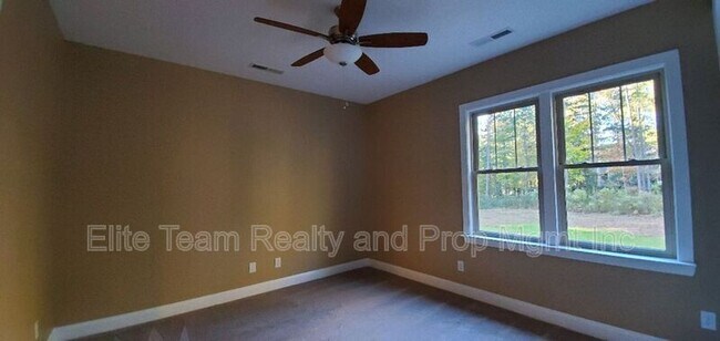 Building Photo - 550 Cottonfield Cir