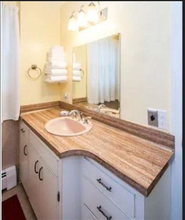 Bathroom - 9 Lyon Ct