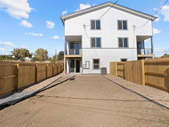 Building Photo - Brand New 4BD, 4BA Half-Duplex in Villa Park