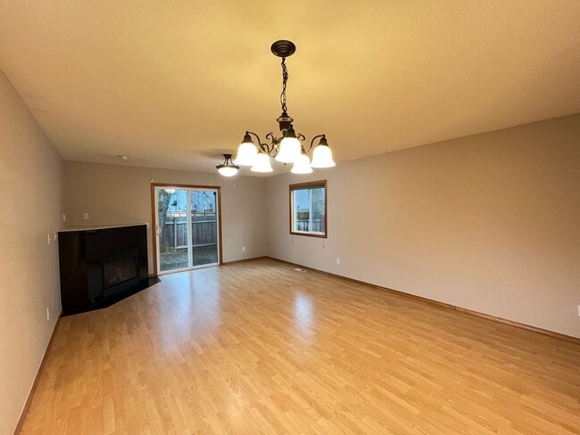 Building Photo - Brentwood Park Home - 3 Bedrooms, 2 baths 1,506 sq. ft.