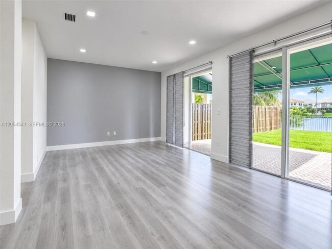 Building Photo - 10956 NW 73rd St