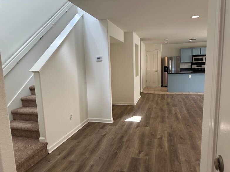 Building Photo - 2753 Whitney Dr