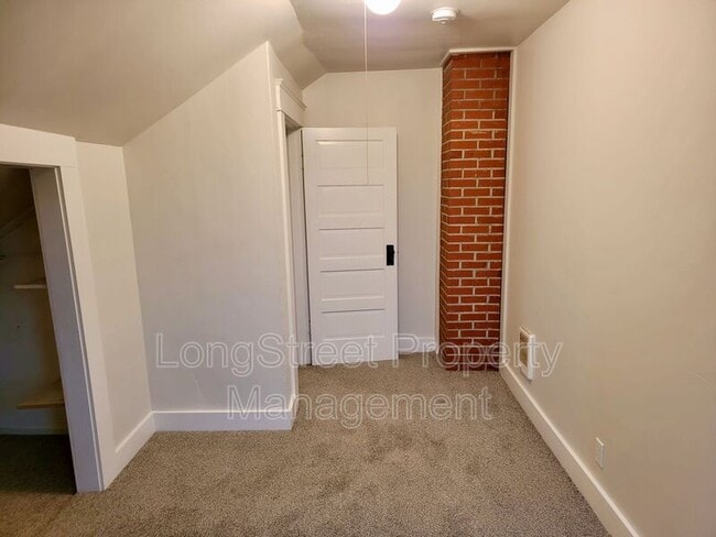 Building Photo - 29626 OR-34