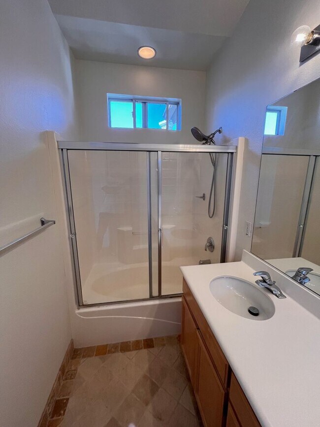 Building Photo - Encinitas Gem: Stunning 2 Bed 2.5 Bath Tow...