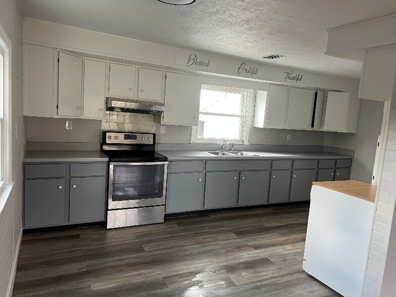 Building Photo - 1525 Trebein Rd