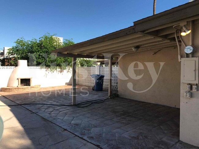 Building Photo - 1158 E Concorda Dr