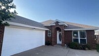 Building Photo - 614 N 7th St