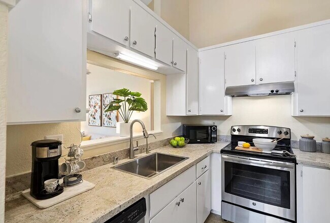 Building Photo - Upscale Living at Its Finest