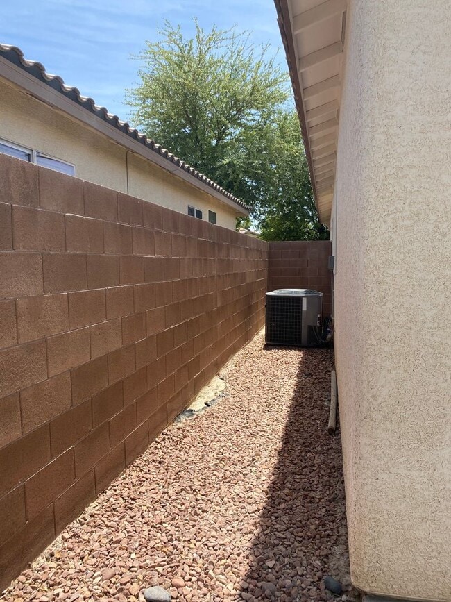 Building Photo - MOUNTAIN FALLS - Adriano Way