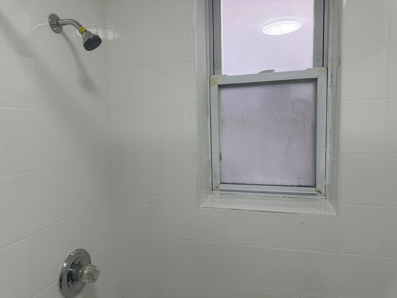 Building Photo - 328 61st St