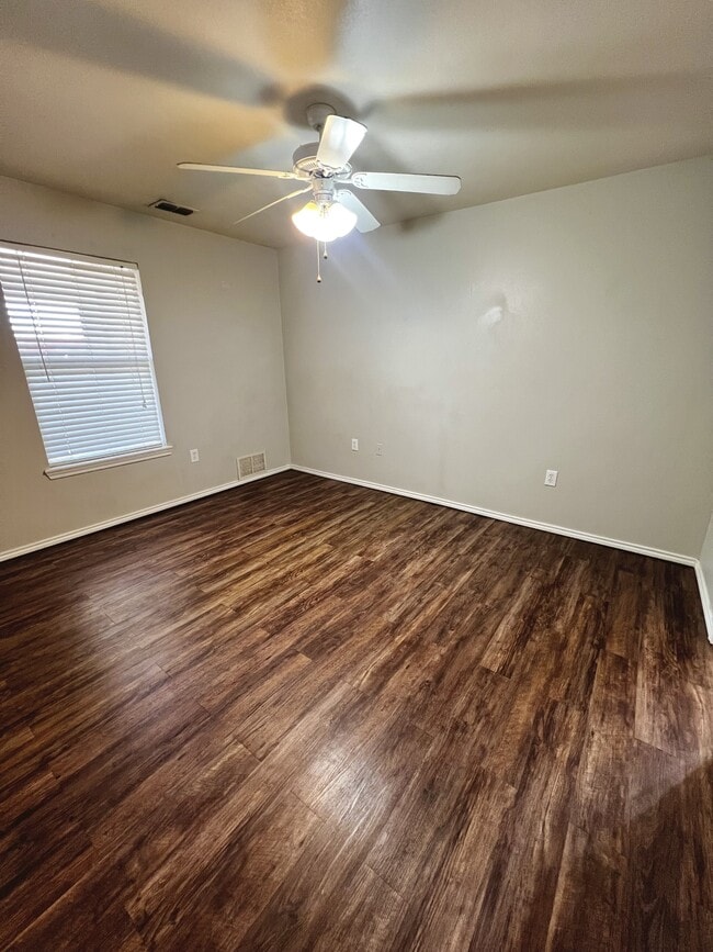 Building Photo - 510 N Brentwood Ave