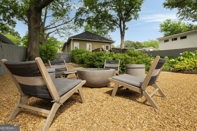 Building Photo - 28 Clay St SE