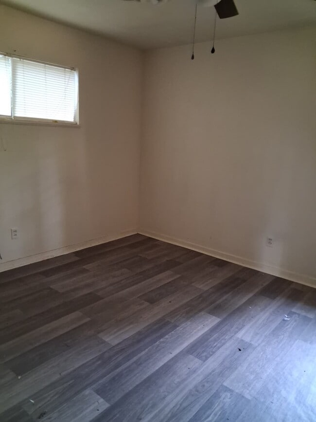 Building Photo - 1110 Shalimar Dr