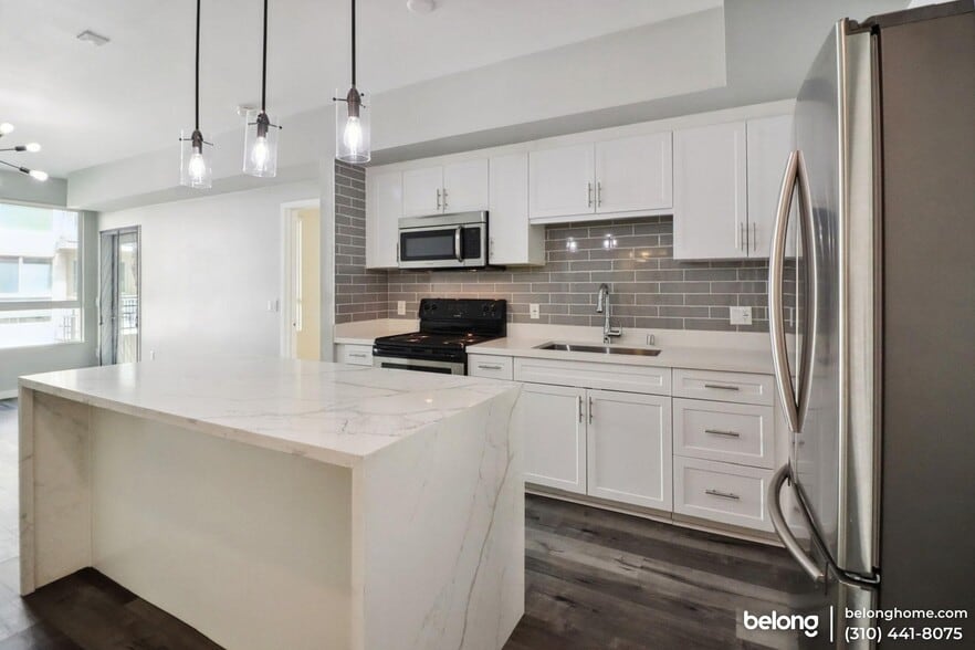 Building Photo - 12655 Bluff Creek Dr