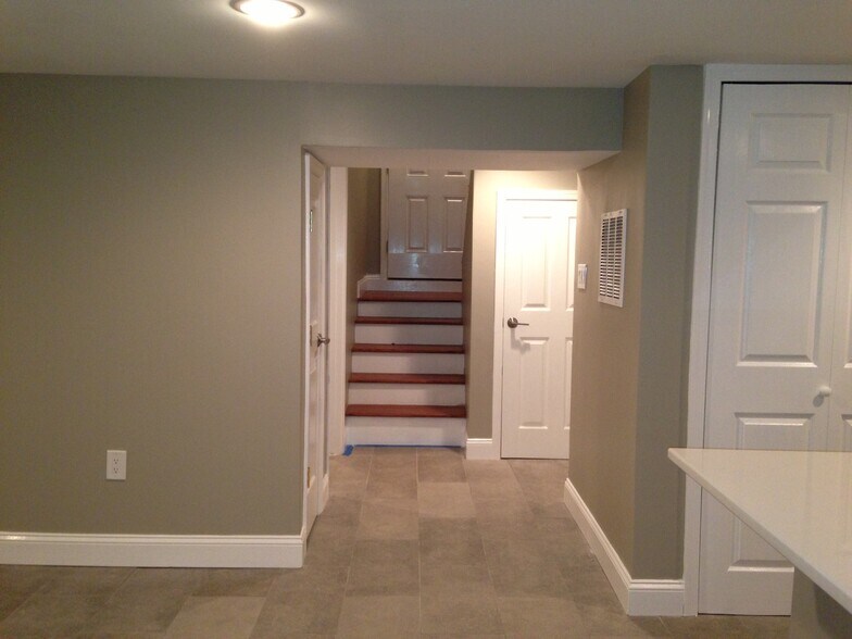 Entry - 4911 14th St NW