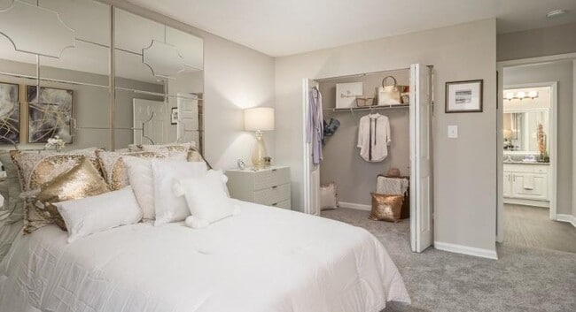 Building Photo - 7100 Roswell Rd