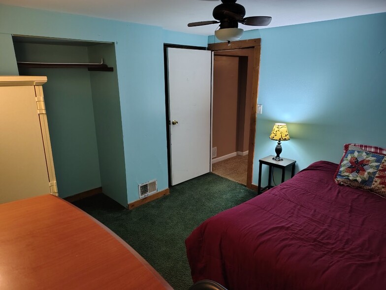 2nd View of Room for rent. - 8596 Meadowbrook Dr