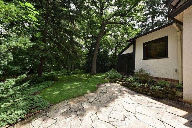 Building Photo - 824 N 66th St