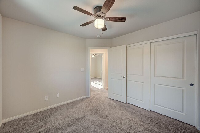 Building Photo - Spacious 4 Bedroom Home!
