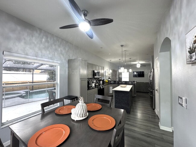 Building Photo - 736 Kildrummy Dr