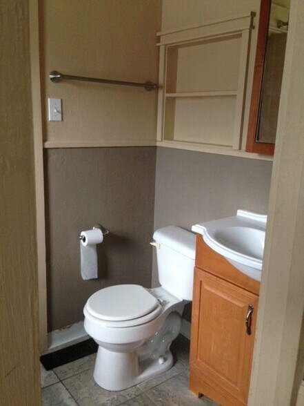 Building Photo - 209 E Vermilya Ave