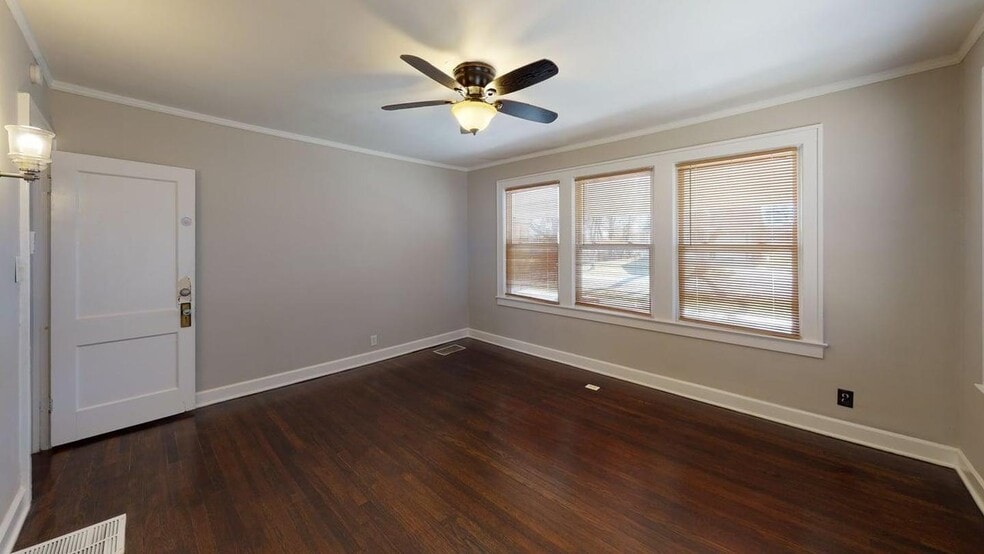 Building Photo - 710 E 86 Terrace