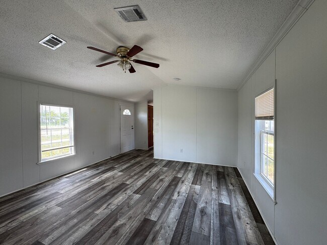 Building Photo - 16206 Wood Dr