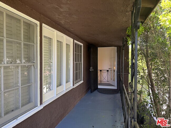 Building Photo - 2421 California Ave