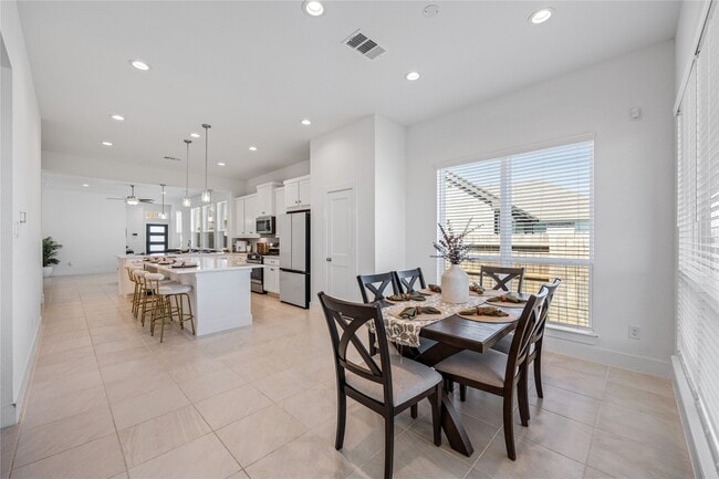 Building Photo - 21130 Garden Palm Dr