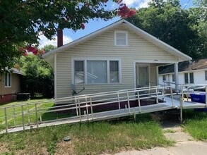 Building Photo - 1305 Forbes St