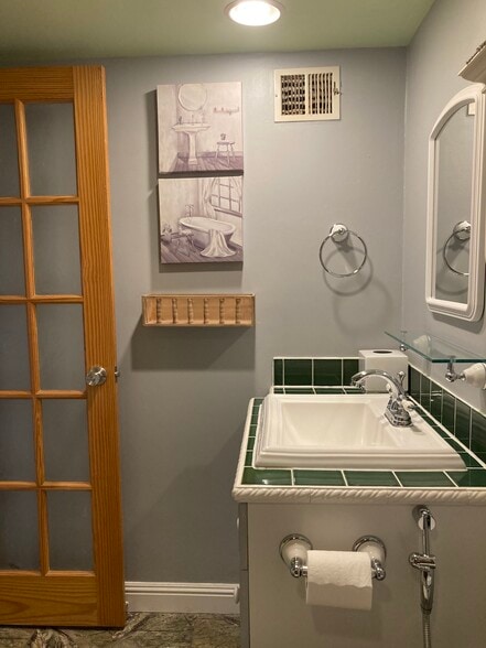 Bathroom - 84-680 Kili Dr