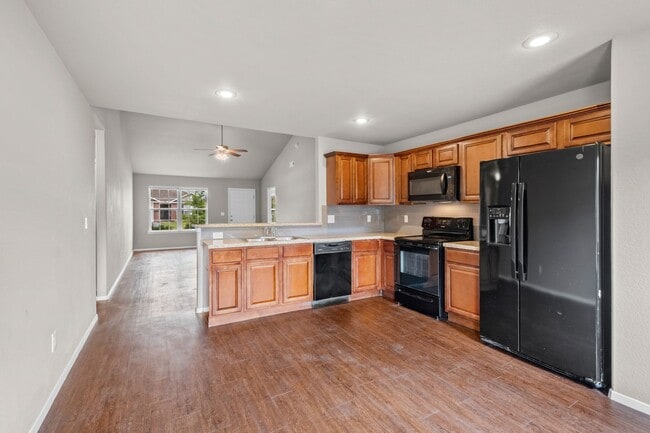 Building Photo - Gorgeous 4 bedroom home!